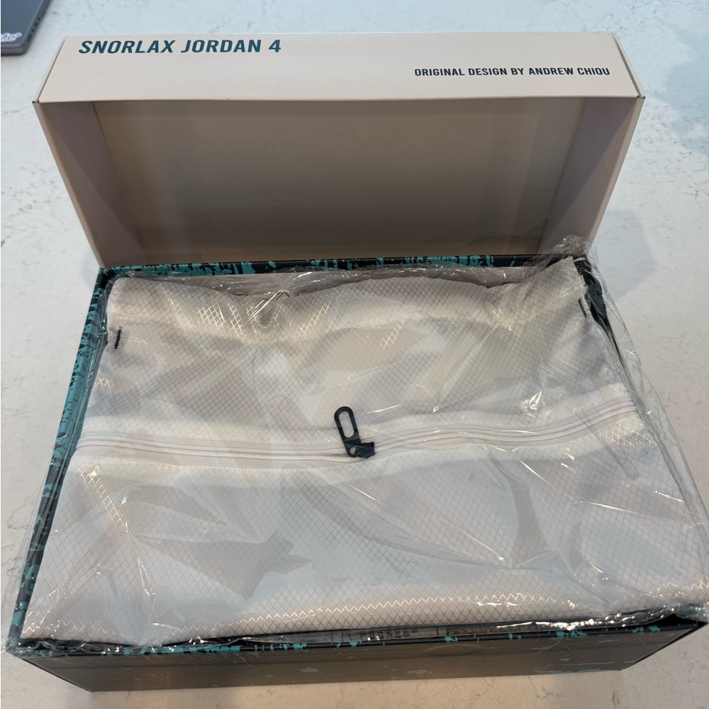 Snorlax Jordan 4 - Picture 4 of 11